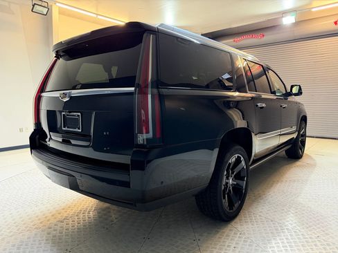 Used 2020 Cadillac Escalade ESV Premium Luxury AWD/4WD image 8