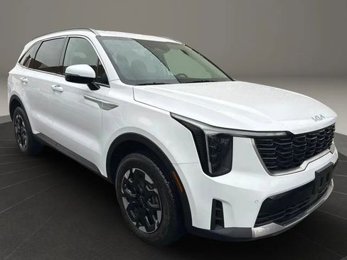 Used 2024 Kia Sorento S AWD/4WD image 3