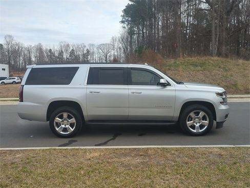 Used 2016 Chevrolet Suburban LT image 18