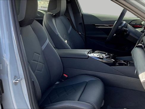 New 2026 BMW 550e xDrive AWD/4WD image 28