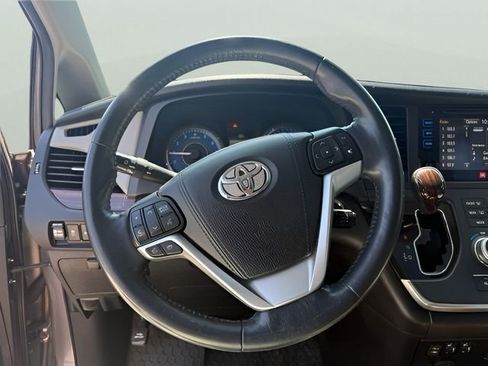 Used 2017 Toyota Sienna Limited Premium AWD/4WD image 17
