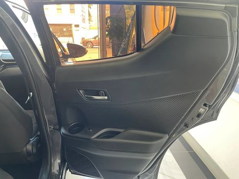 Used 2018 Toyota C-HR XLE FWD image 22