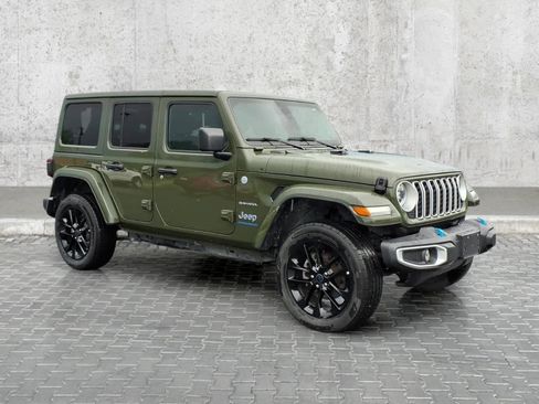 Used 2024 Jeep Wrangler Unlimited Sahara AWD/4WD image 2