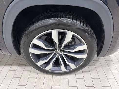 Used 2022 Volkswagen Atlas SEL Premium image 36