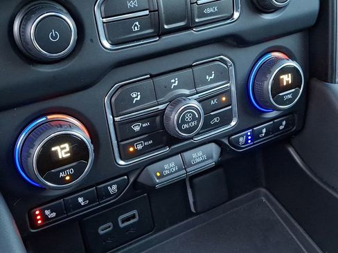 Used 2024 Chevrolet Suburban Premier w/ Premium Package image 17