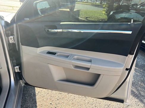 Used 2006 Chrysler 300 Touring w/ Sound Group RWD image 22