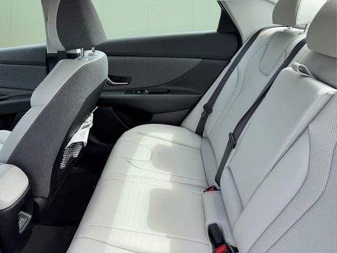 New 2025 Hyundai Elantra Limited FWD image 10