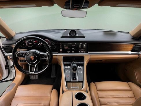 Used 2018 Porsche Panamera image 21