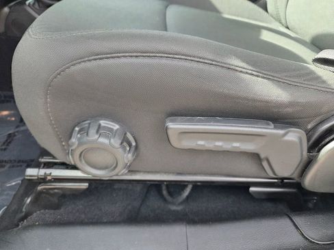 Used 2018 Jeep Wrangler Unlimited Sahara image 7