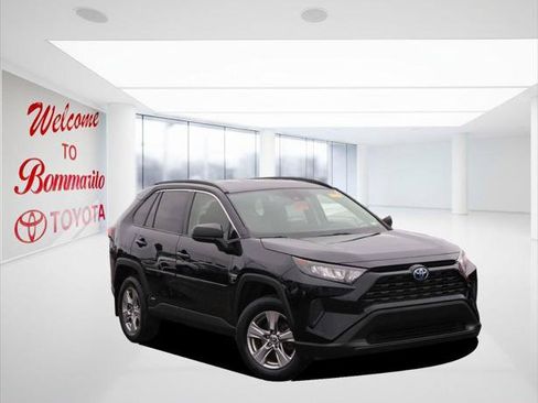 Certified 2022 Toyota RAV4 LE AWD/4WD image 2