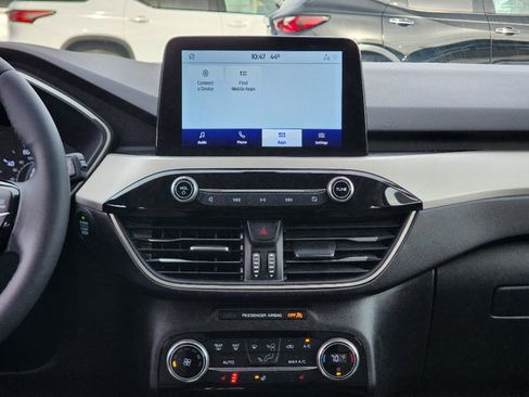 Used 2021 Ford Escape SE w/ SE Sport Appearance Package image 3