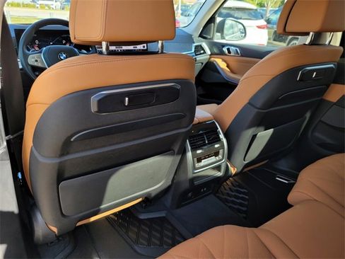 Used 2024 BMW X7 xDrive40i w/ Premium Package image 35