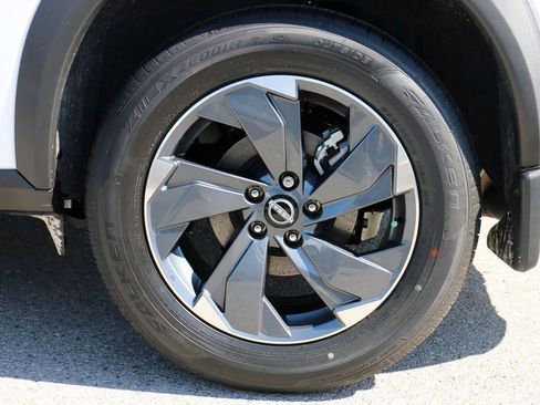 Used 2026 Nissan Rogue SV FWD image 9