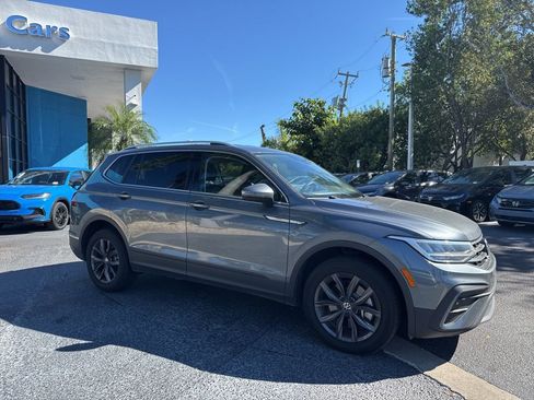 Used 2023 Volkswagen Tiguan SE image 3