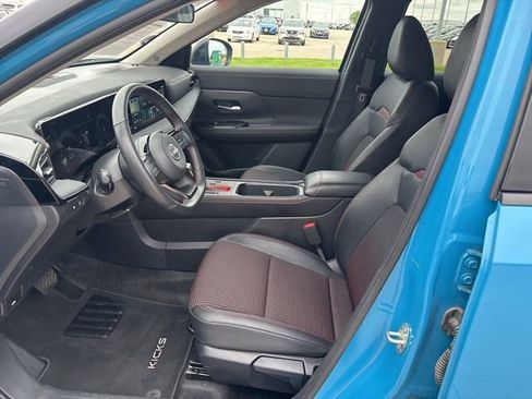 Used 2025 Nissan Kicks SR w/ Illumination Package FWD image 6