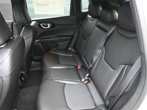 New 2026 Jeep Compass Latitude image 18