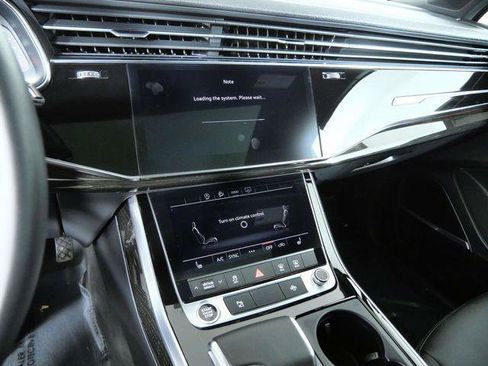 Used 2025 Audi Q7 2.0T Premium w/ Convenience Plus Package AWD/4WD image 18
