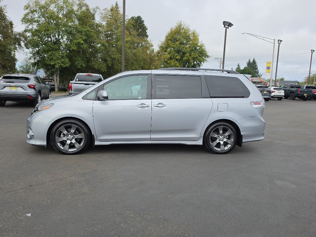 Used 2015 Toyota Sienna SE FWD image 6