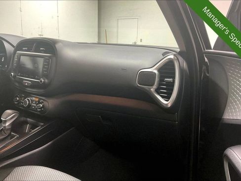 Used 2025 Kia Soul LX FWD image 19