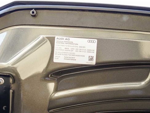 Used 2023 Audi Q7 Premium w/ Convenience Package image 29