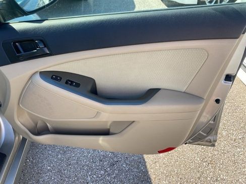 Used 2011 Kia Optima LX image 27