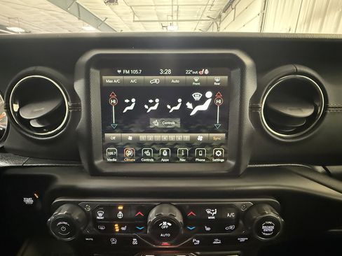 Used 2021 Jeep Wrangler Unlimited Sahara image 30