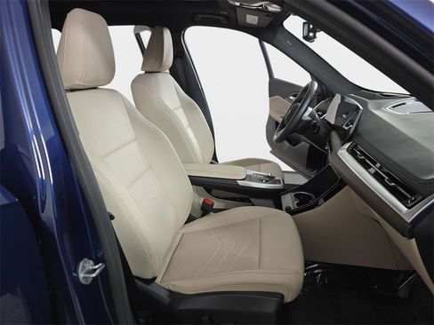 Used 2025 BMW X1 xDrive28i w/ Technology Package image 11