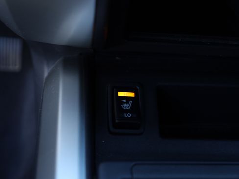 Used 2021 Nissan Titan SV w/ SV Convenience Package image 20