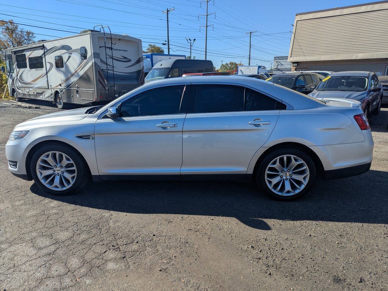 Used 2018 Ford Taurus Limited AWD/4WD image 4