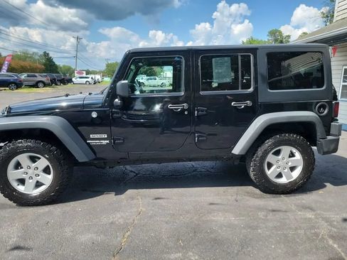 Used 2018 Jeep Wrangler Unlimited Sport S AWD/4WD image 9