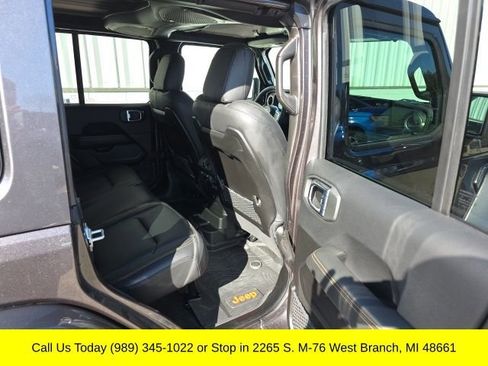 Used 2025 Jeep Wrangler Unlimited Sahara image 21