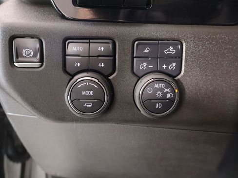 Used 2025 Chevrolet Silverado 2500 High Country w/ High Country Premium Package AWD/4WD image 8