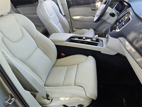 Used 2025 Volvo XC90 T8 Ultra w/ Protection Package Premier image 21