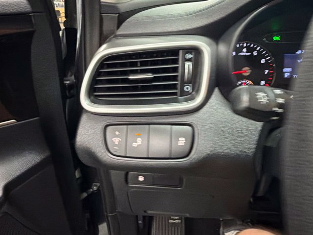 Used 2020 Kia Sorento LX AWD/4WD image 24