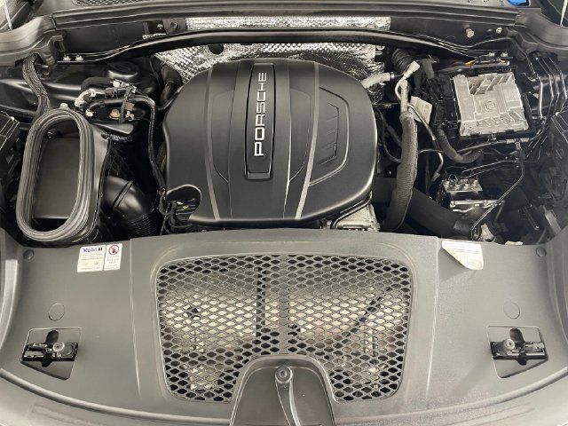 Used 2021 Porsche Macan AWD/4WD image 19