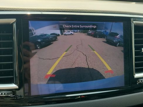 Used 2023 Chrysler Pacifica Touring-L FWD image 28