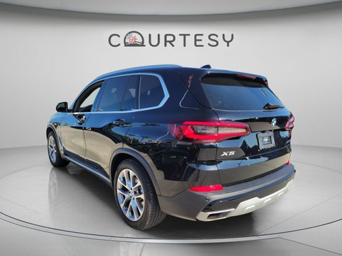 Used 2021 BMW X5 xDrive40i w/ Premium Package 2 AWD/4WD image 2