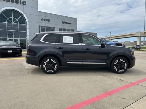 Used 2025 Kia Telluride EX w/ EX Captain's Chair Package AWD/4WD image 17
