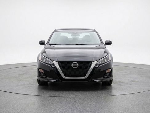 Used 2025 Nissan Altima 2.5 SV FWD image 2