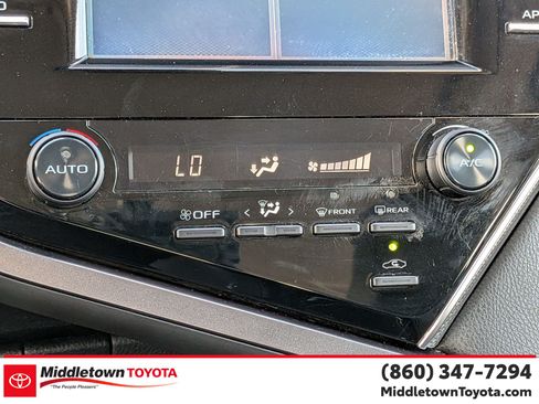 Used 2018 Toyota Camry SE w/ Moonroof Package FWD image 24