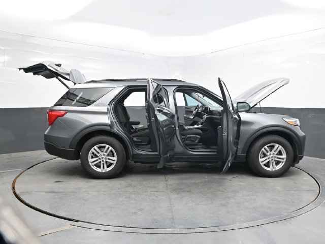 Used 2023 Ford Explorer XLT AWD/4WD image 50