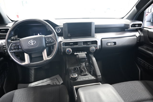 Used 2025 Toyota 4Runner SR5 AWD/4WD image 14