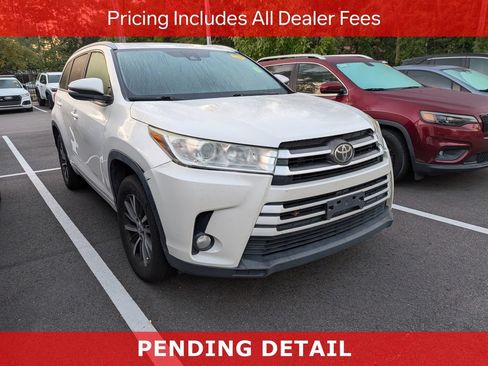 Used 2017 Toyota Highlander XLE FWD image 1