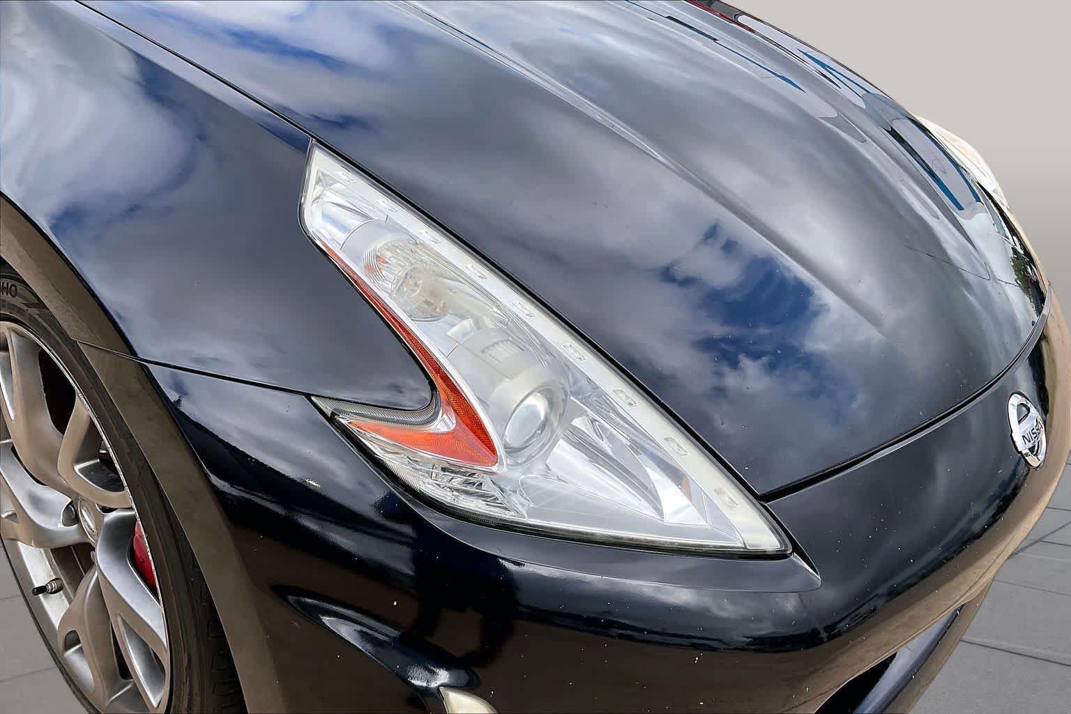 Used 2017 Nissan 370Z Coupe RWD image 23
