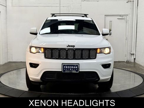 Used 2017 Jeep Grand Cherokee Altitude AWD/4WD image 3
