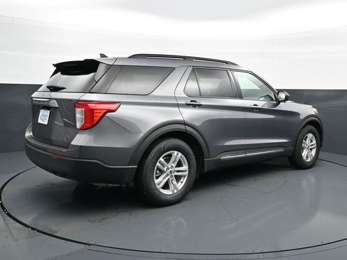 Used 2021 Ford Explorer XLT RWD image 7