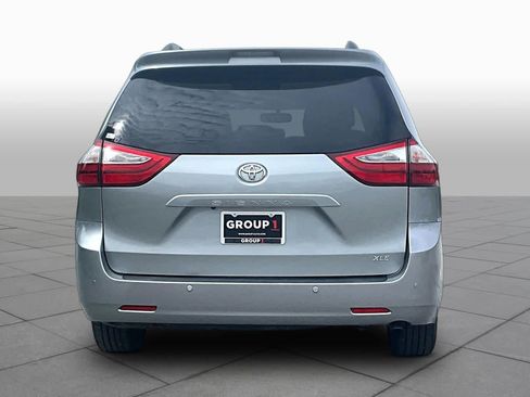 Used 2017 Toyota Sienna XLE w/ XLE Navigation Package FWD image 5