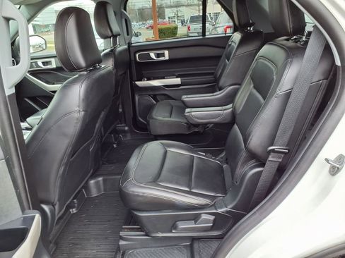 Certified 2022 Ford Explorer XLT w/ Equipment Group 202A AWD/4WD image 11