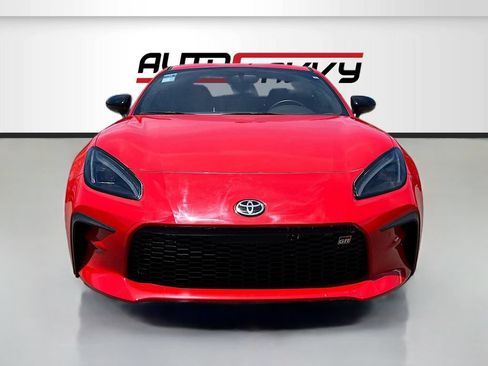 Used 2025 Toyota GR86 w/ ALL Weather Mat Package (TMS) RWD image 2