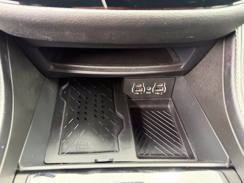 Used 2025 Chrysler Pacifica Limited FWD image 26